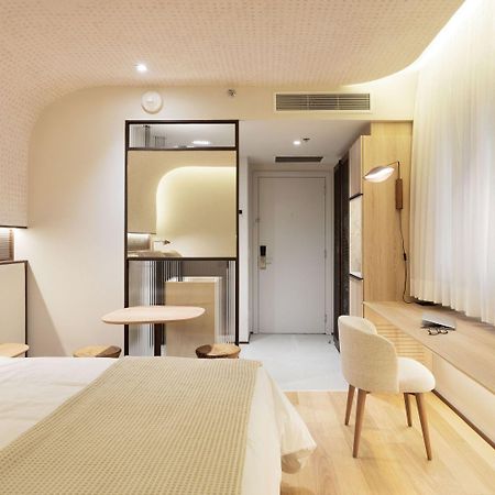 Qoya Hotel Curitiba, Curio Collection By Hilton Bagian luar foto A room at the hotel