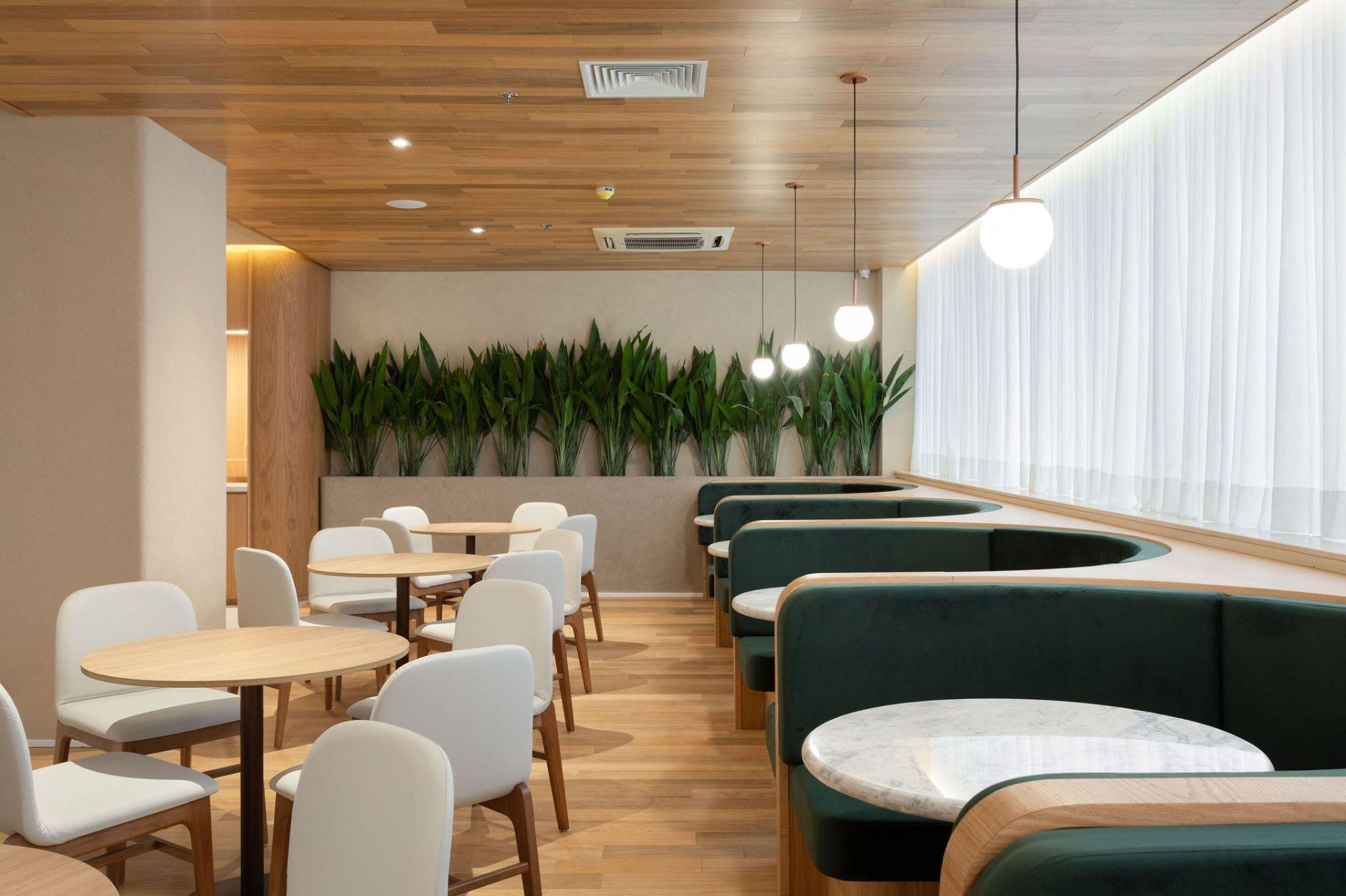 Qoya Hotel Curitiba, Curio Collection By Hilton Bagian luar foto The interior of the lounge