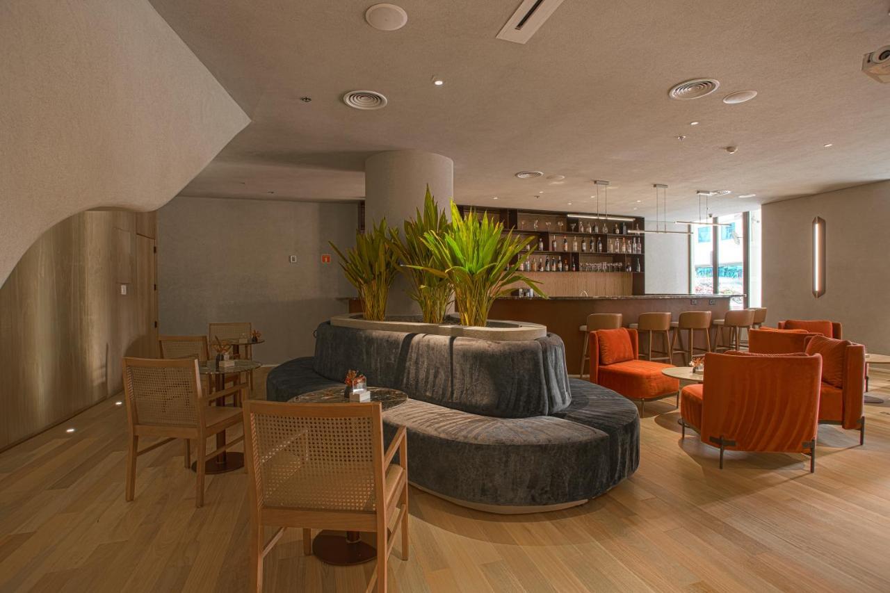 Qoya Hotel Curitiba, Curio Collection By Hilton Bagian luar foto The lounge at the airport