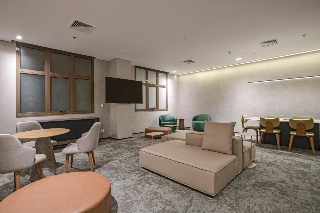 Qoya Hotel Curitiba, Curio Collection By Hilton Bagian luar foto The lounge at the airport