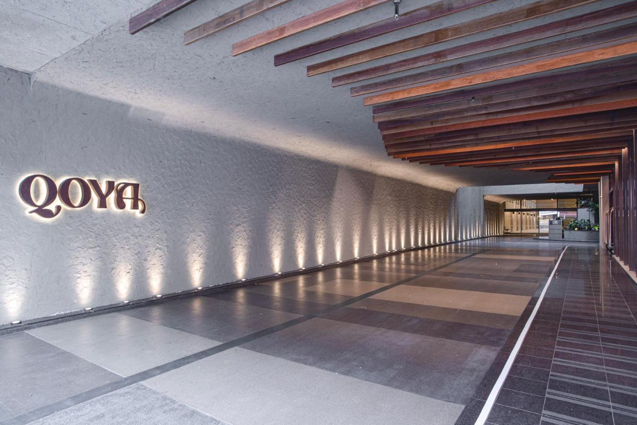 Qoya Hotel Curitiba, Curio Collection By Hilton Bagian luar foto Entrance to the hotel