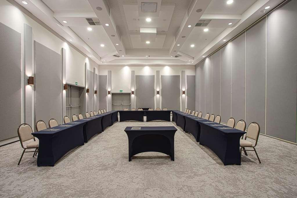Qoya Hotel Curitiba, Curio Collection By Hilton Fasilitas foto U-shaped table layout