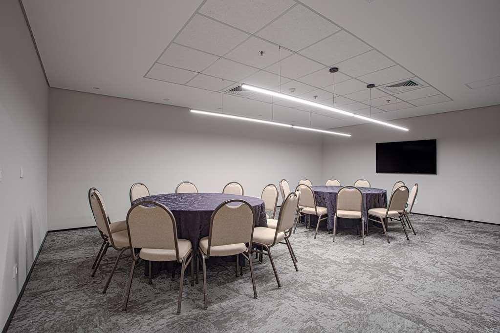 Qoya Hotel Curitiba, Curio Collection By Hilton Fasilitas foto Meeting room