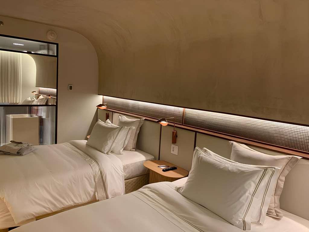 Qoya Hotel Curitiba, Curio Collection By Hilton Ruang foto A room at the hotel