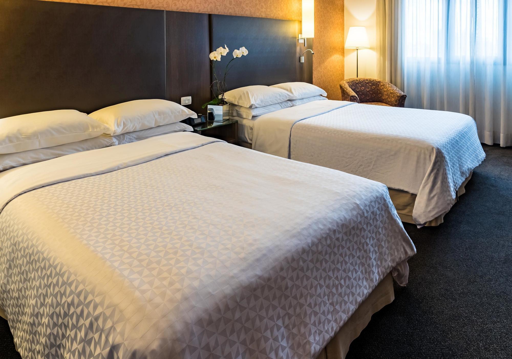 Qoya Hotel Curitiba, Curio Collection By Hilton Bagian luar foto