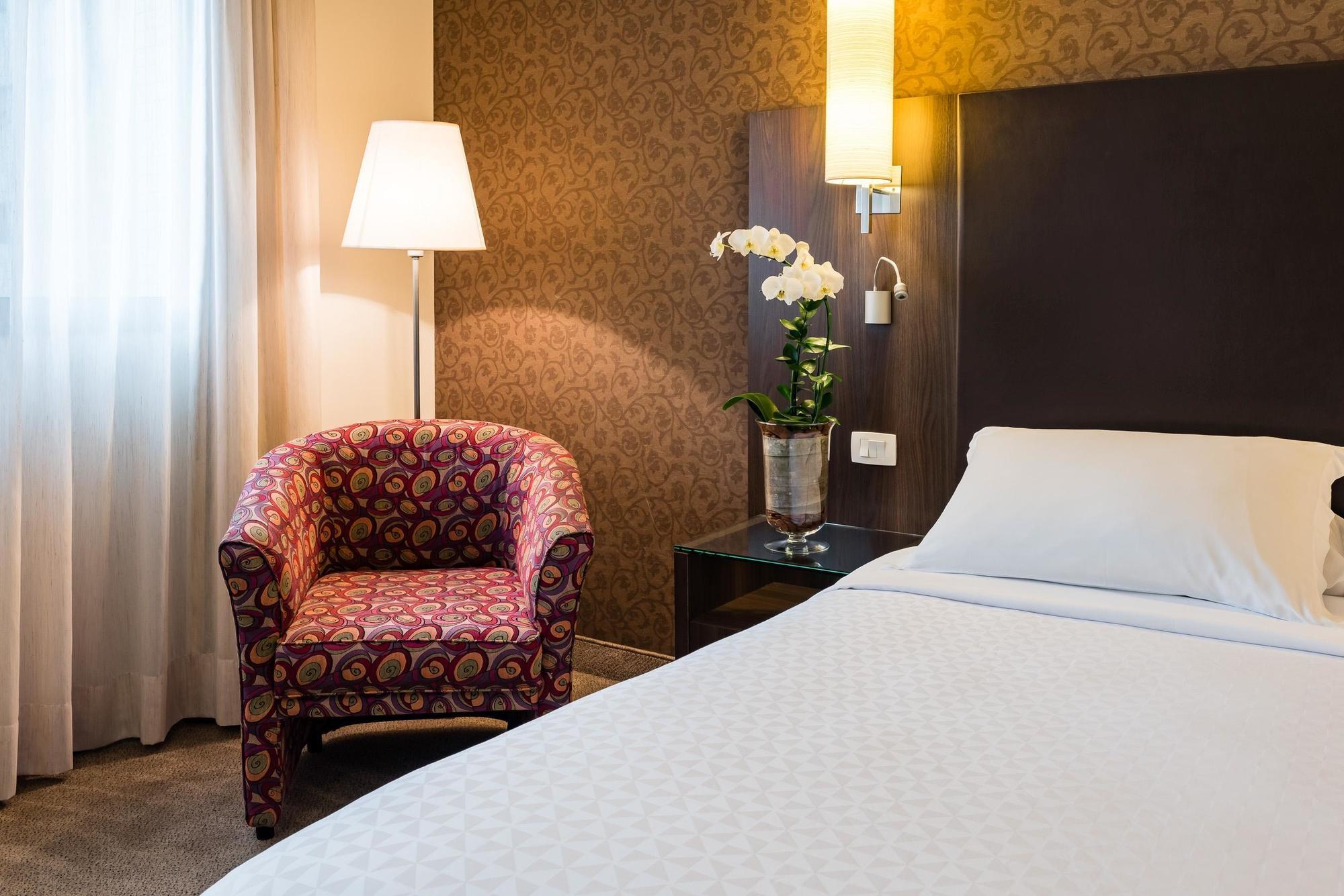 Qoya Hotel Curitiba, Curio Collection By Hilton Bagian luar foto