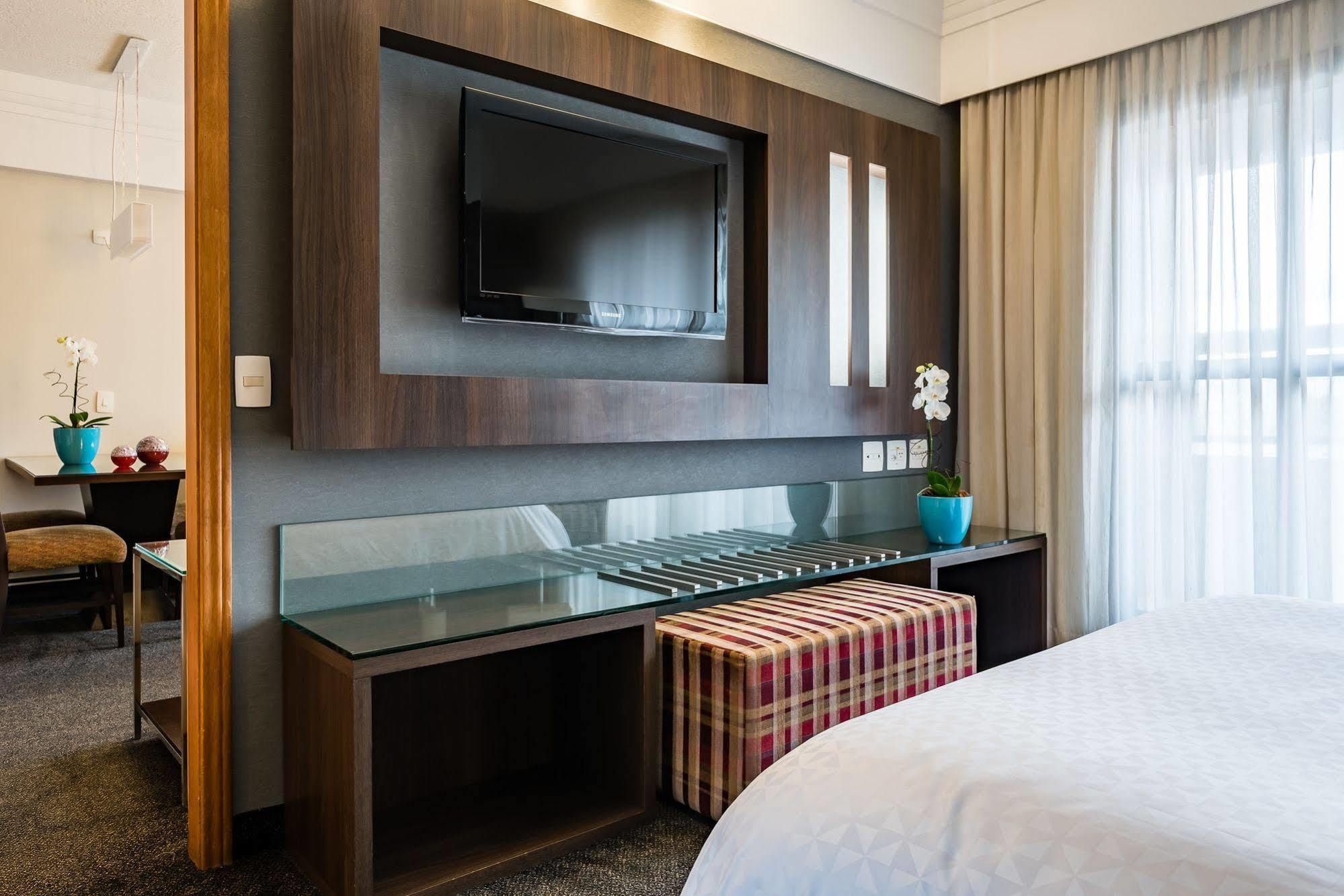 Qoya Hotel Curitiba, Curio Collection By Hilton Bagian luar foto